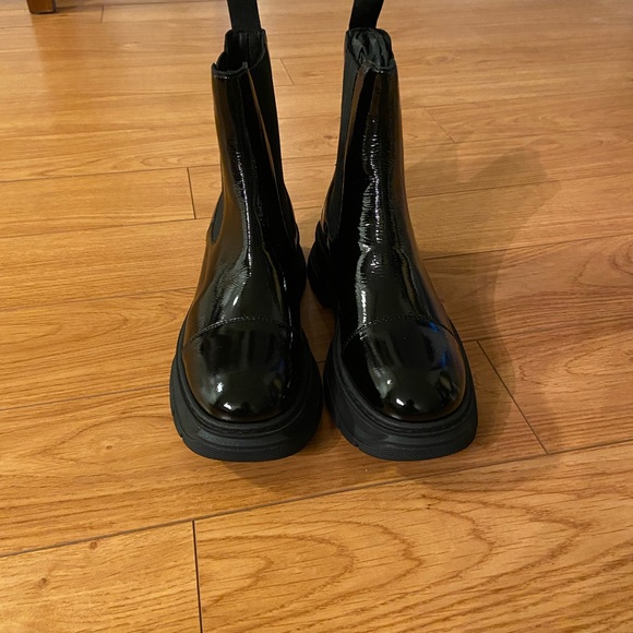 L’INTERVALLE Black Naplack Lug Sole Shoes - Picture 2 of 8